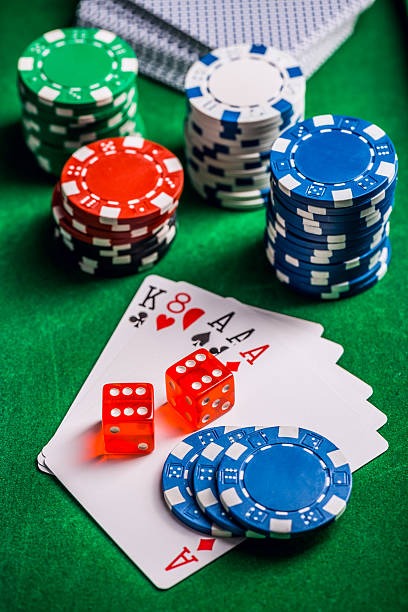 Berbagai permainan kasino langsung dan slot tersedia di memuplay
